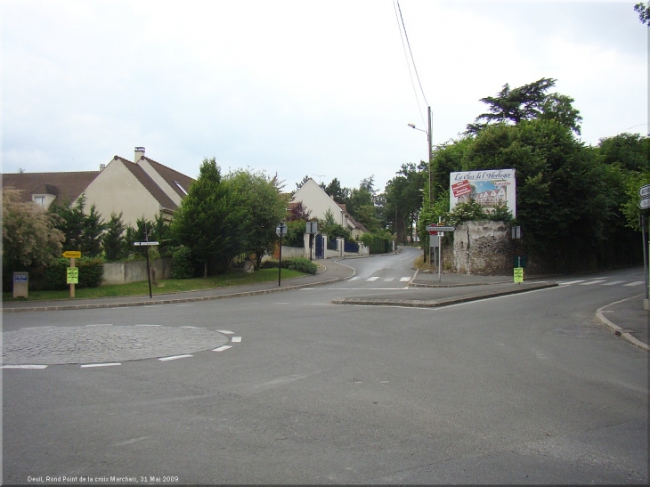 Le rond point de la Croix Marchais - Deuil-la-Barre