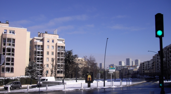 Couverture de l'autoroute A6b le long du quartier Victor Hugo, vue basse. - Gentilly