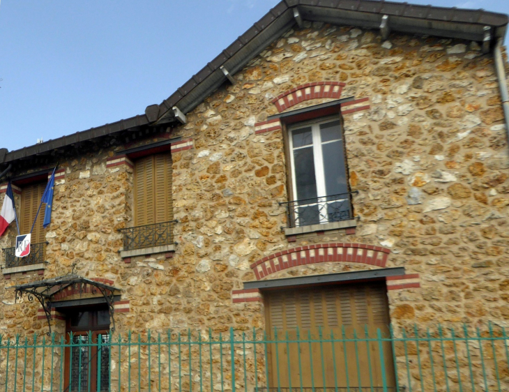 Pavillon transformé en local administratif - Carrières-sous-Poissy