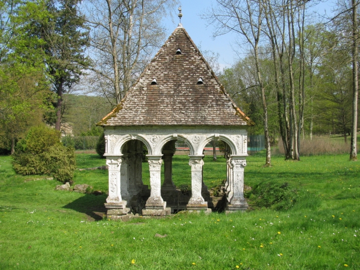 Fontaine saint-thibault - Cernay-la-Ville