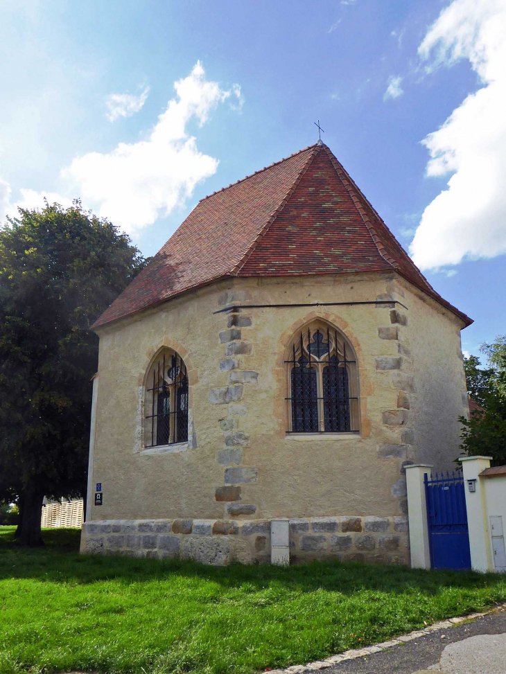 Thionville sur Opton : le chevet de l'ancienne église - Maulette