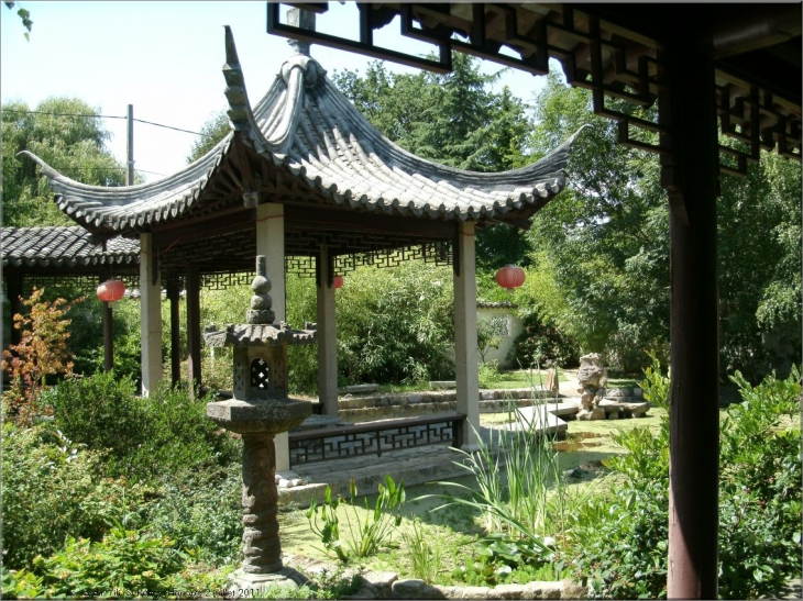 Pavillon chinois au Jardin d'Yili - Saint-Rémy-l'Honoré