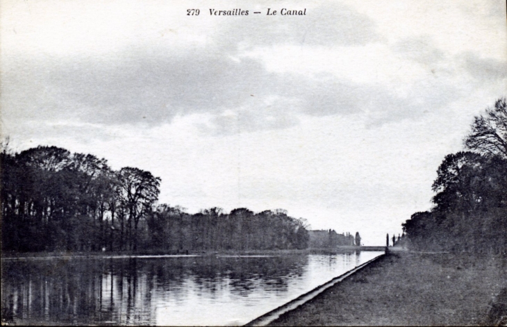 Le Canal , vers 1918 (carte postale ancienne). - Versailles