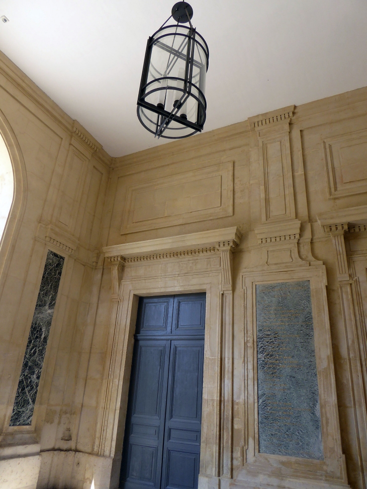 L'ancien hôpital royal réhabilité en 2014 : dans le hall d'entrée - Versailles