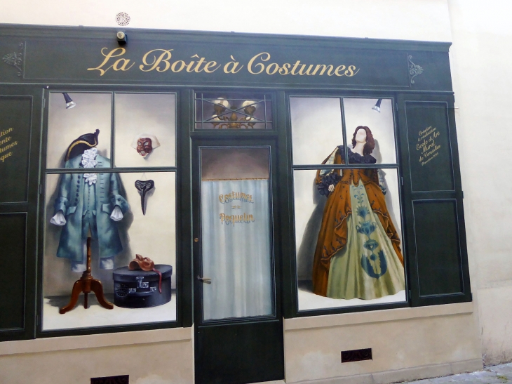 Boutique dans la rue des deux portes - Versailles