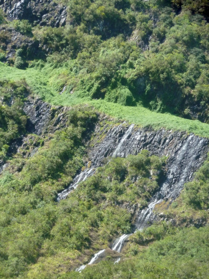 Le site du Trou de Fer vu d'helicoptère - Bras-Panon
