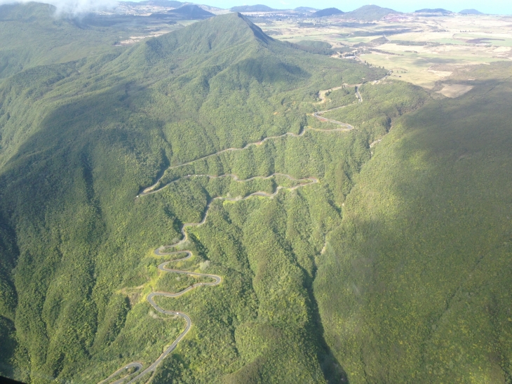 Au-dessus du cirque de Cilaos