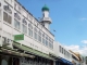 Photo suivante de Saint-André la mosquée dans une rue commerçante