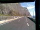 Photo prise lors du passage d'un bus du réseau Car Jaune vers Saint-Pierre (ligne A express) sur la route du littoral (route corniche).