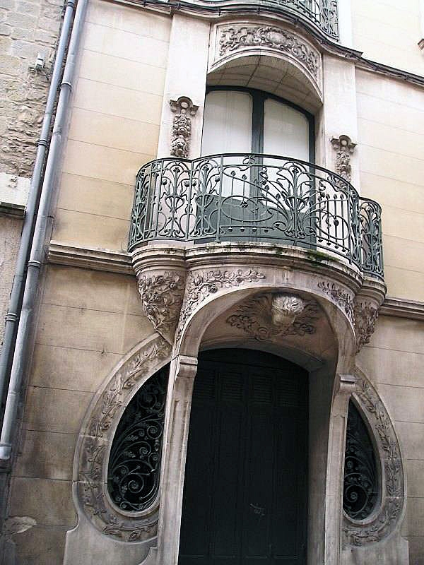 Balcon dans la ville basse - Carcassonne