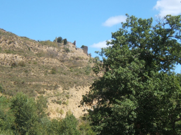 Ruines du Chateau de Coustaussa