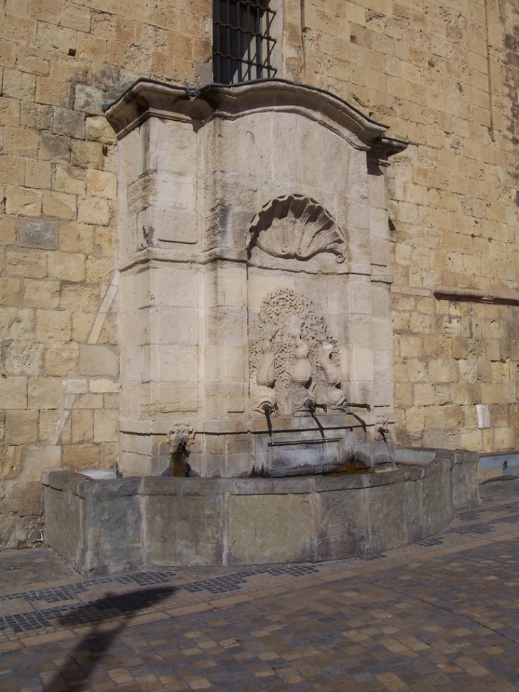 Fontaine place de l'Hôtel-de-Ville - Narbonne