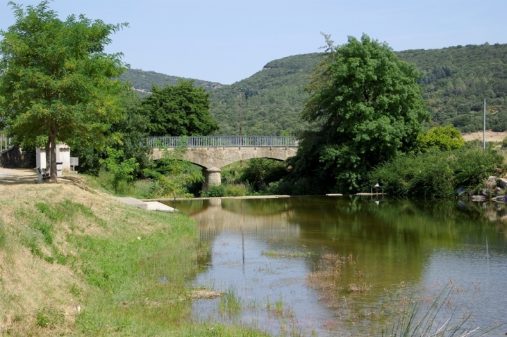 Le pont du plan d'eau - Rouffiac-des-Corbières