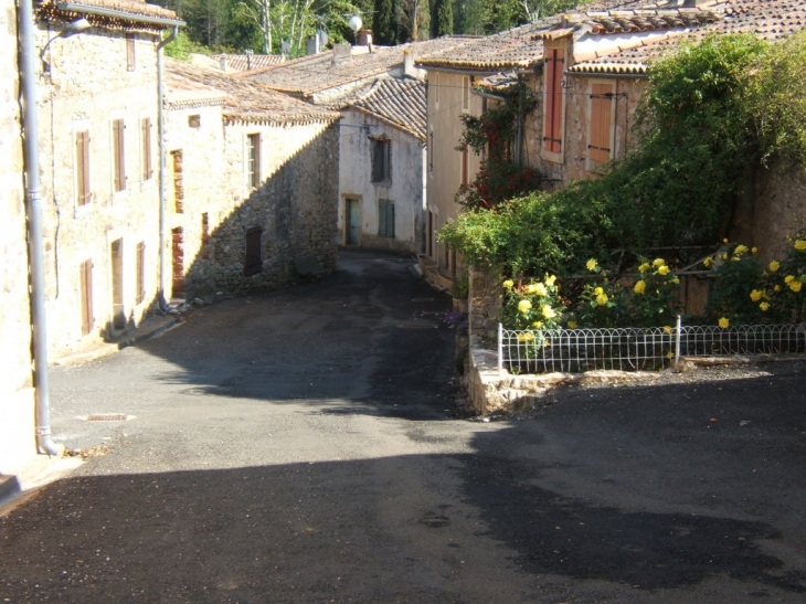 Rue du village - Serres