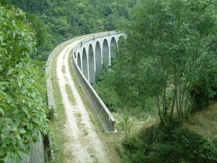 Le pont de chemin de fer - Aumessas
