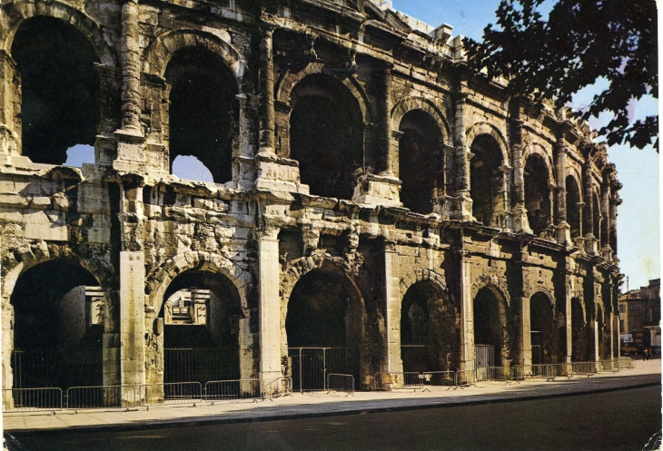 Les arènes (carte postale de 1968) - Nîmes