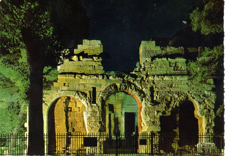 La porte Auguste (carte postale de 1967) - Nîmes