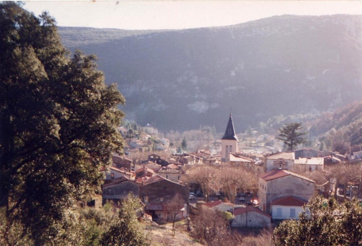 Village vu de l'airette - Saint-Laurent-le-Minier