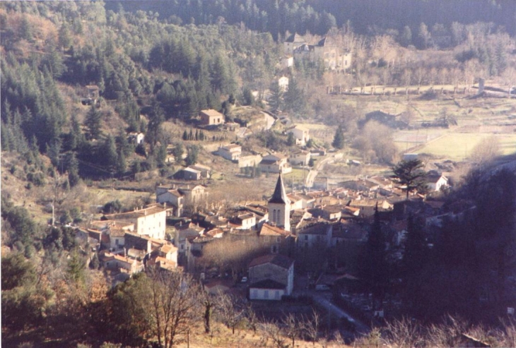Le village vu de la route de st bresson - Saint-Laurent-le-Minier