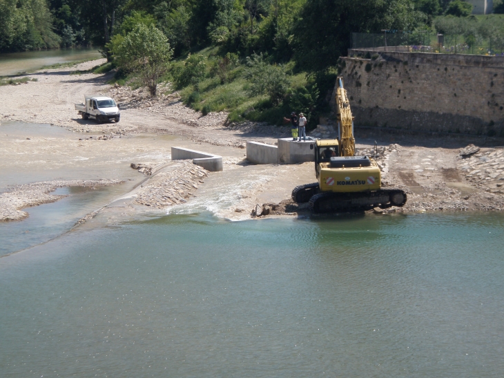 Mise en service du nouveau barrage, vue du pont Romain - Sommières