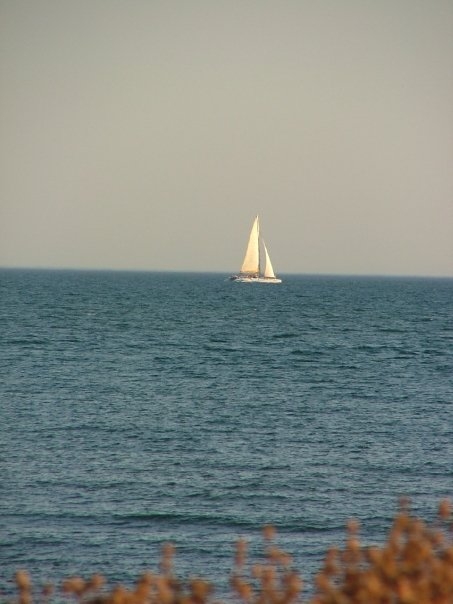 Un bateau au large - Agde