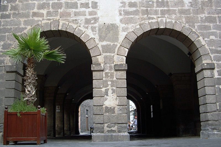 Les arcades de la maison consulaire - Agde