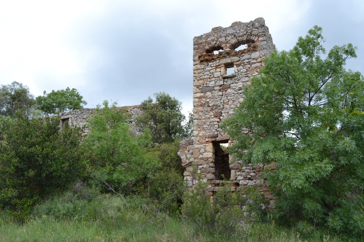 -Ruines du Château St Baulery qui Comprenait l'église St Bauzille 11 Em Siècle ( La Tour ) - Cébazan