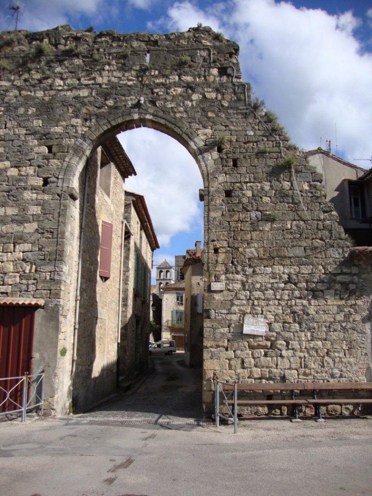 Villemagne-l'Argentière (34600) porte de la Barbacane