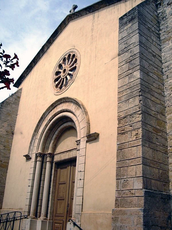 L'entrée de l'église - Villeveyrac