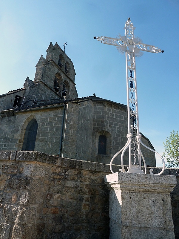 L'église et la croix - Albaret-le-Comtal