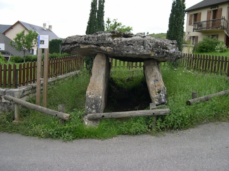 Dolmen de la Chazelle Notre Dame - Chirac