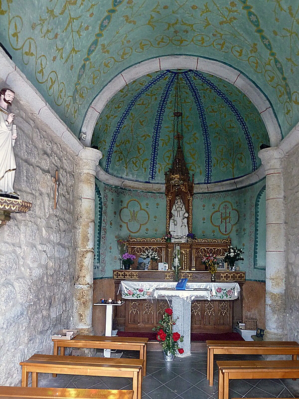 L'intérieur de la chapelle de bastide - La Chaze-de-Peyre