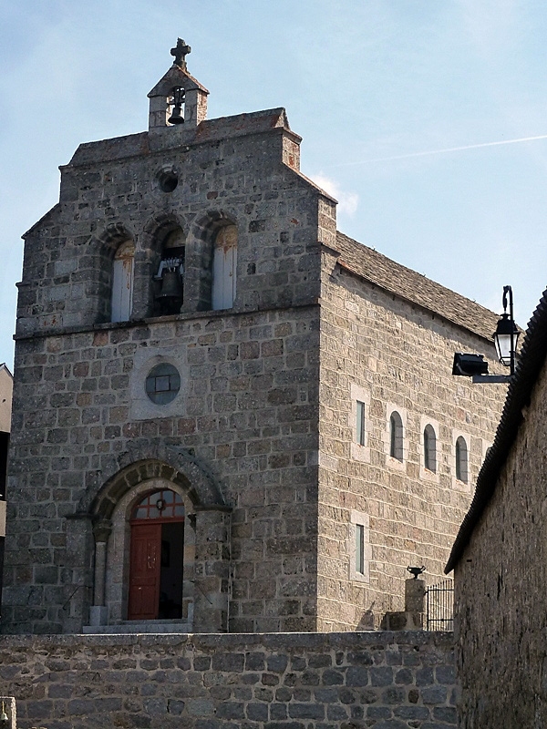 L'entrée de l'église - Malbouzon