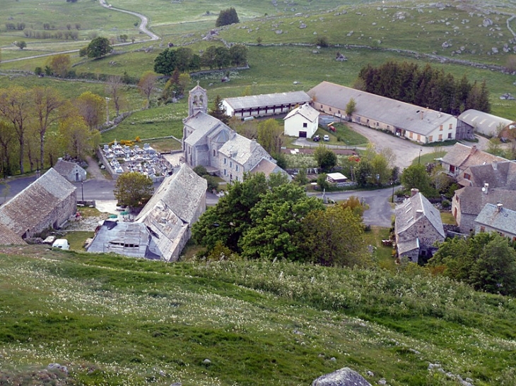 Le village vu du haut du  - Marchastel