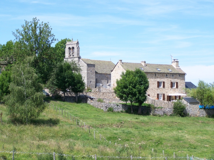 église Saint-Hilaire clocher mur à deux baies - Noalhac