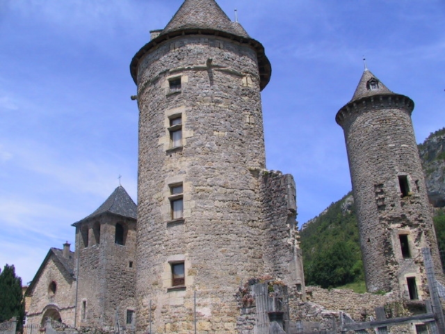 Chateau - Saint-Saturnin