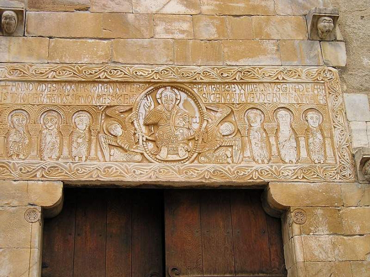 Le linteau du portail - Saint-Génis-des-Fontaines