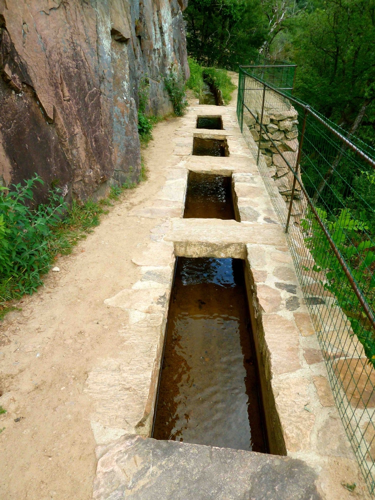 Le Canal des Moines Un des hauts lieux du village, monument historique, construit par les moines au XIIème siècle  - Aubazines