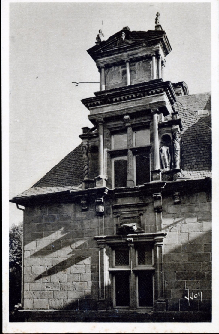 Hôtel la Labenche, façade renaissance, vers 1920 (carte postale ancienne). - Brive-la-Gaillarde