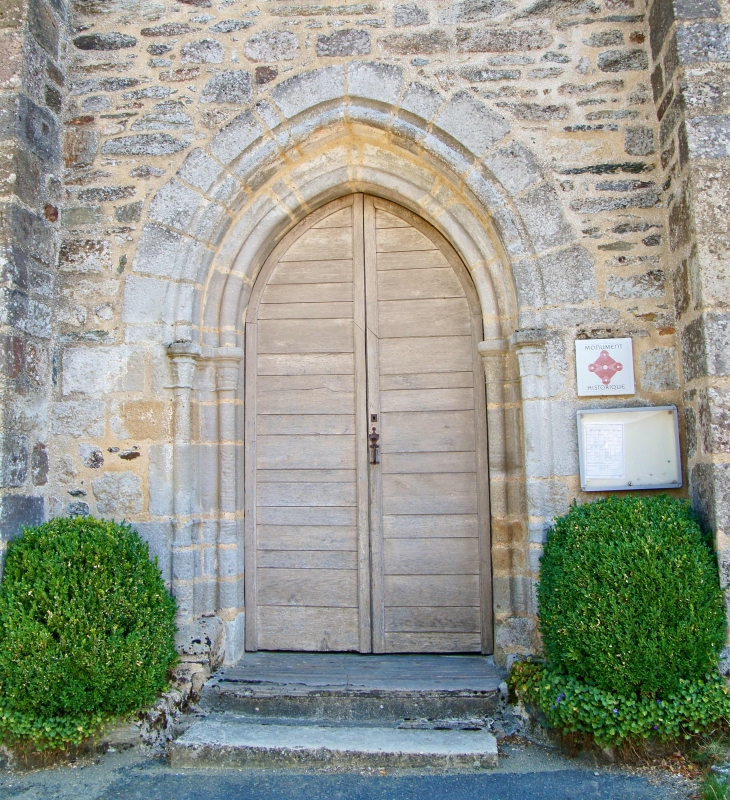 Portail de l'église saint-Julien de Brioude. - Concèze