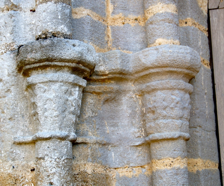 Chapiteau sculpté de l'église Saint-Julien-de-Brioude. - Concèze