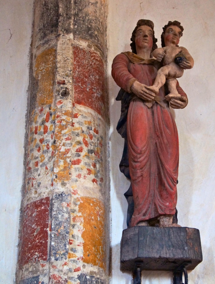 Statue de la Vierge à l'Enfant. Eglise Saint-Julien-de-Brioude. - Concèze