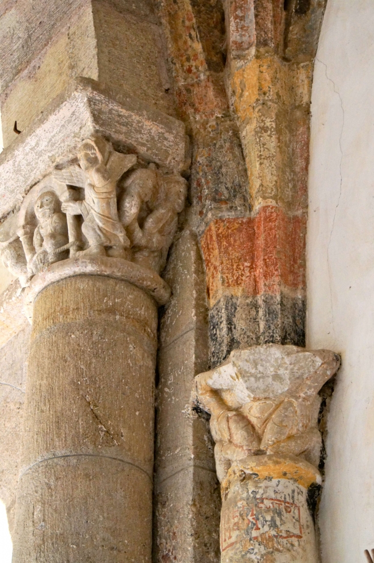 Chapiteaux sur colonnes. Eglise Saint-Julien-de-Brioude. - Concèze