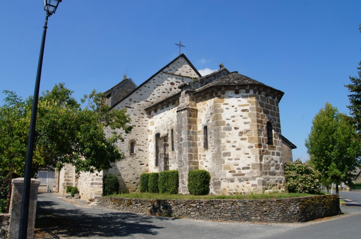 Le chevet de l'église Saint-Julien-de-Brioude. - Concèze