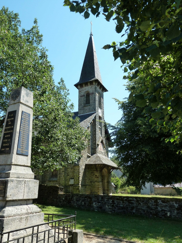 Le Monument aux Morts et le Temple Protestant. - Madranges