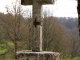 Croix près de l'église.