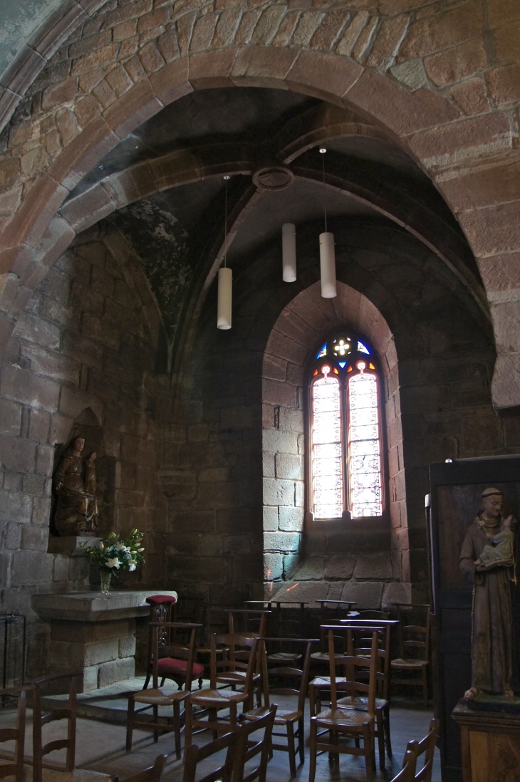 Petite chapelle latérale droite de l'église Saint-Barthélémy. - Objat
