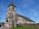 L'église paroissiale Saint-Médard du XIVe siècle, incendiée et restaurée au XIXe siècle.