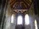 vue intérieur de la prieuré, sa charpente en chêne, couverte en bardeaux de chataîgnier