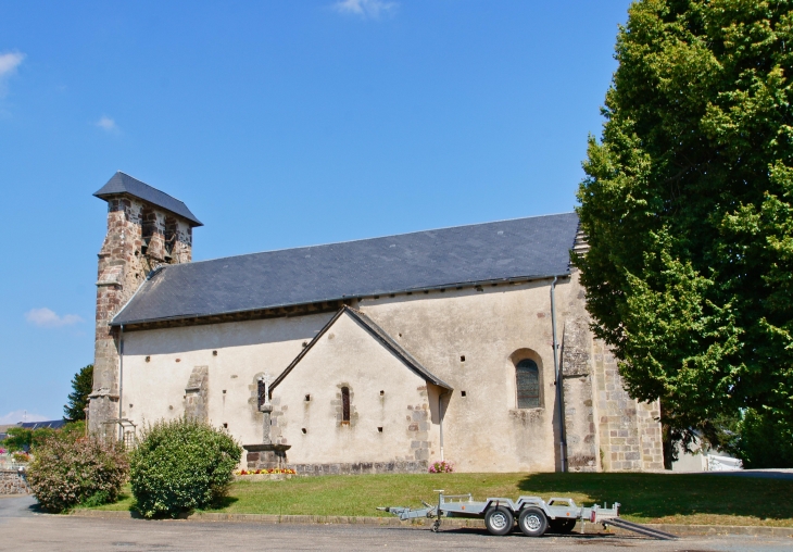 Eglise Saint-Saturnin des XIV et XVe siècles. - Saint-Sornin-Lavolps